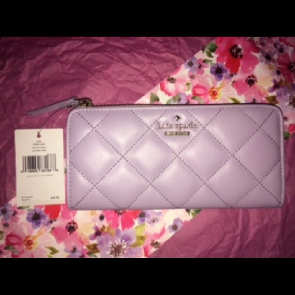 Kate Spade wallet in the color ‘Cryviolet’